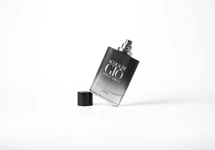 Πώς ο Giorgio Armani κατέκτησε τον κόσμο των αρωμάτων
