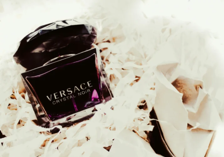 Versace: Από το ιταλικό ατελιέ στην παγκόσμια μάρκα>