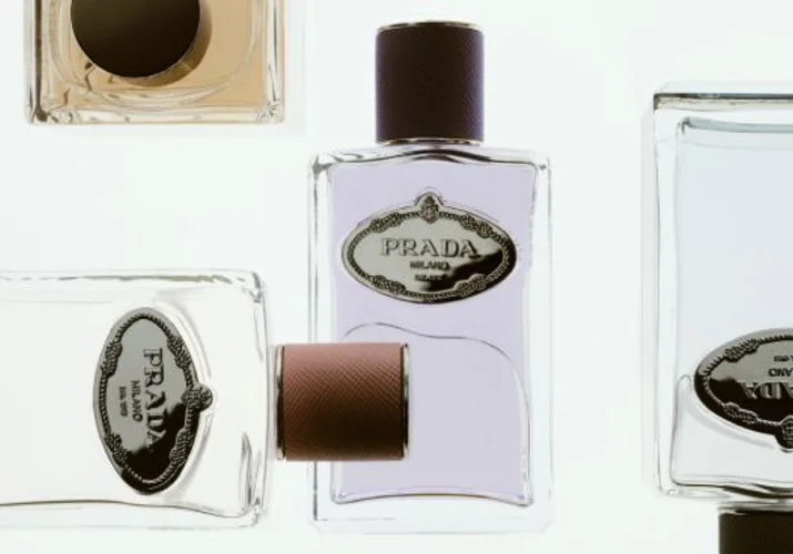 Αρώματα Prada: Αυτοί είναι οι αναπάντεχοι συνδυασμοί συστατικών και τα γεμιστά μπουκάλια>