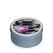 Αρωματικό κερί Kringle Candle Spa ημέρας (35 g)