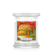 Kringle Candle Autumn Road μεσαίο αρωματικό κερί με 2 φυτίλια (411g)
